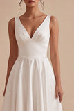 Robe de fiançailles blanche à col en V à ligne A