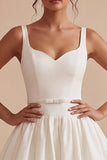 Robe Mini Sweetheart blanche A Line avec ceinture papillon