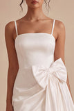 Mini robe blanche bodycon à bretelles fines avec nœud