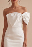 Mini-robe blanche bodycon une épaule avec un nœud