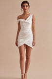Petite robe blanche Bodycon à col asymétrique et froncé