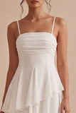 Mini-robe blanche à bretelles fines froncées à volants A Line