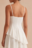 Mini-robe blanche à bretelles fines froncées à volants A Line