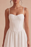 Mini robe en dentelle blanche à la ligne A