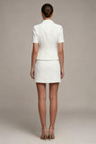 Robe d’affaires courte blanche à boutonnage simple boutonné en deux pièces et manches