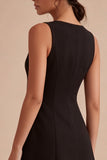 Une petite robe noire en satin à col bateau Line