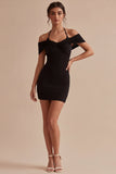 Petite robe noire en satin bodycon à épaules froides
