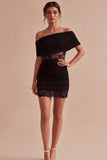 Mini robe bodycon en dentelle noire à épaules dénudées