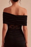 Mini robe bodycon en dentelle noire à épaules dénudées