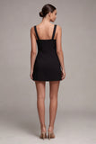 Robe mini en satin noir bodycon avec nœud