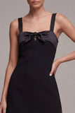 Robe mini en satin noir bodycon avec nœud
