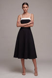 Robe semi-formelle noire à col carré à ligne A