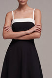 Robe semi-formelle noire à col carré à ligne A