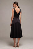 Robe formelle noire en satin à col en V long