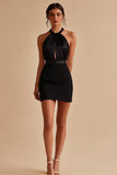 Petite robe noire moulante à col rond et moulante à trou de serrure