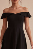 Haute Basse Une Ligne Sur l’Épaule Petite Robe Noire