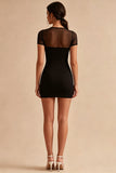 Petite robe noire moulante à manches courtes en maille