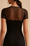 Petite robe noire moulante à manches courtes en maille