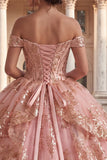 Robe de bal rose à volants dénudée