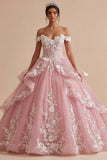 robe de bal rose à volants appliqués sur les épaules décollées