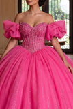 Robe de bal Quinceañera à corset fuchsia épaule dénudée et scintillante