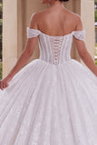 Robe-bal blanche corset épaule dénudée et scintillante