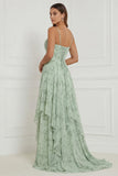 Robe de demoiselle d'honneur longue vert sauge poussiéreux bustier floral à volants