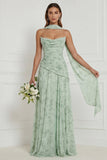 Robe d’honneur longue à la ligne A Strapless Dusty Sage et écharpe