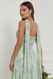 Robe d’honneur longue à la ligne A Strapless Dusty Sage et écharpe