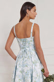 Robe de demoiselle d’honneur à motif floral bleu-blanc imprimée à une ligne à col carré