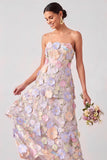 Robe de mariée à étages à étages Maxi A appliquée blanche avec des boutons floraux