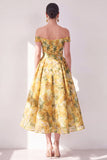 Robe midi fleurie jaune à chiffon en mousseline dénudée avec poches