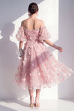 Robe midi fleurie à paillettes à la ligne A décollée des épaules