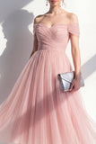 Robe midi fronceuse en ligne A sur les épaules