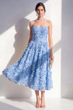 Robe midi fleurie appliquée bleu bretellé A-Line