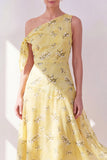 Robe midi midi asymétrique en chiffon en ligne A sur une épaule
