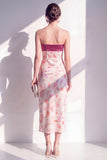 Robe midi fleurie sans bretelles en satin rose avec fente