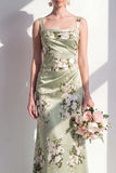 Robe longue de demoiselle d’honneur en satin satin en satin vert sauge, col carré et froncé