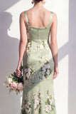 Robe longue de demoiselle d’honneur en satin satin en satin vert sauge, col carré et froncé