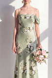 Longue robe de demoiselle d’honneur à longues bretelles florales en satin vert sauge