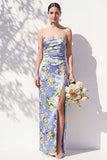 Robe de demoiselle d’honneur bleue fleurie froncée bleue sans bretelles avec fente