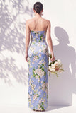 Robe de demoiselle d’honneur bleue fleurie froncée bleue sans bretelles avec fente