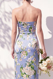 Robe de demoiselle d’honneur bleue fleurie froncée bleue sans bretelles avec fente