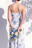 Robe de demoiselle d’honneur à col à capuche à volants fleuris bleus