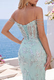 Robe de rentrée à la maison avec corset à épaules dénudés menthe et corset bodycon appliqué