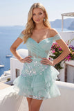 Robe de balles à la fine avec corset menthe et paillettes à l’épaule dénudée
