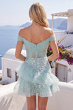 Robe de balles à la fine avec corset menthe et paillettes à l’épaule dénudée