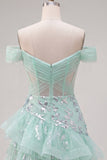 Robe de balles à la fine avec corset menthe et paillettes à l’épaule dénudée
