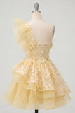 Robe de fin d’année à fleurs à volants jaune beurre à volants sur une épaule