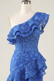 Robe de rentrée à la rentrée, bleu royal bleu moulant, fleur perlée et volants, avec une épaule et fente